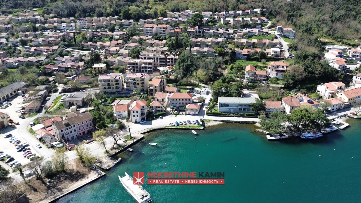 New One-Bedroom Apartment with Views of the Old Town and the Bay, Muo, Kotor